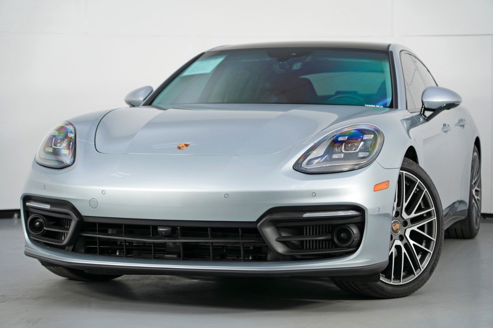 Used 2023 Porsche Panamera Platinum Edition RWD image 3