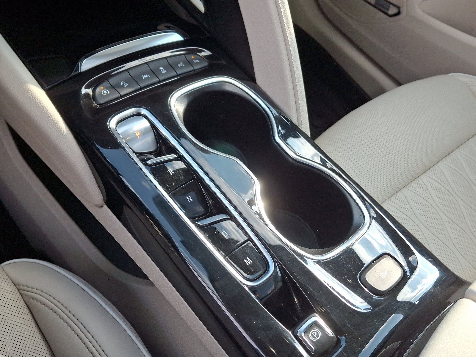 Used 2022 Buick Envision Avenir w/ Technology Package II image 15