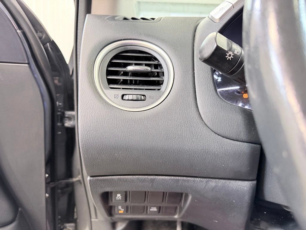 Used 2019 Nissan Pathfinder SV FWD image 37