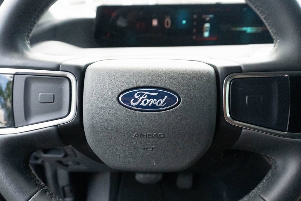 Used 2025 Ford Expedition Active RWD image 25