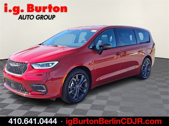New 2026 Chrysler Pacifica Select image 2