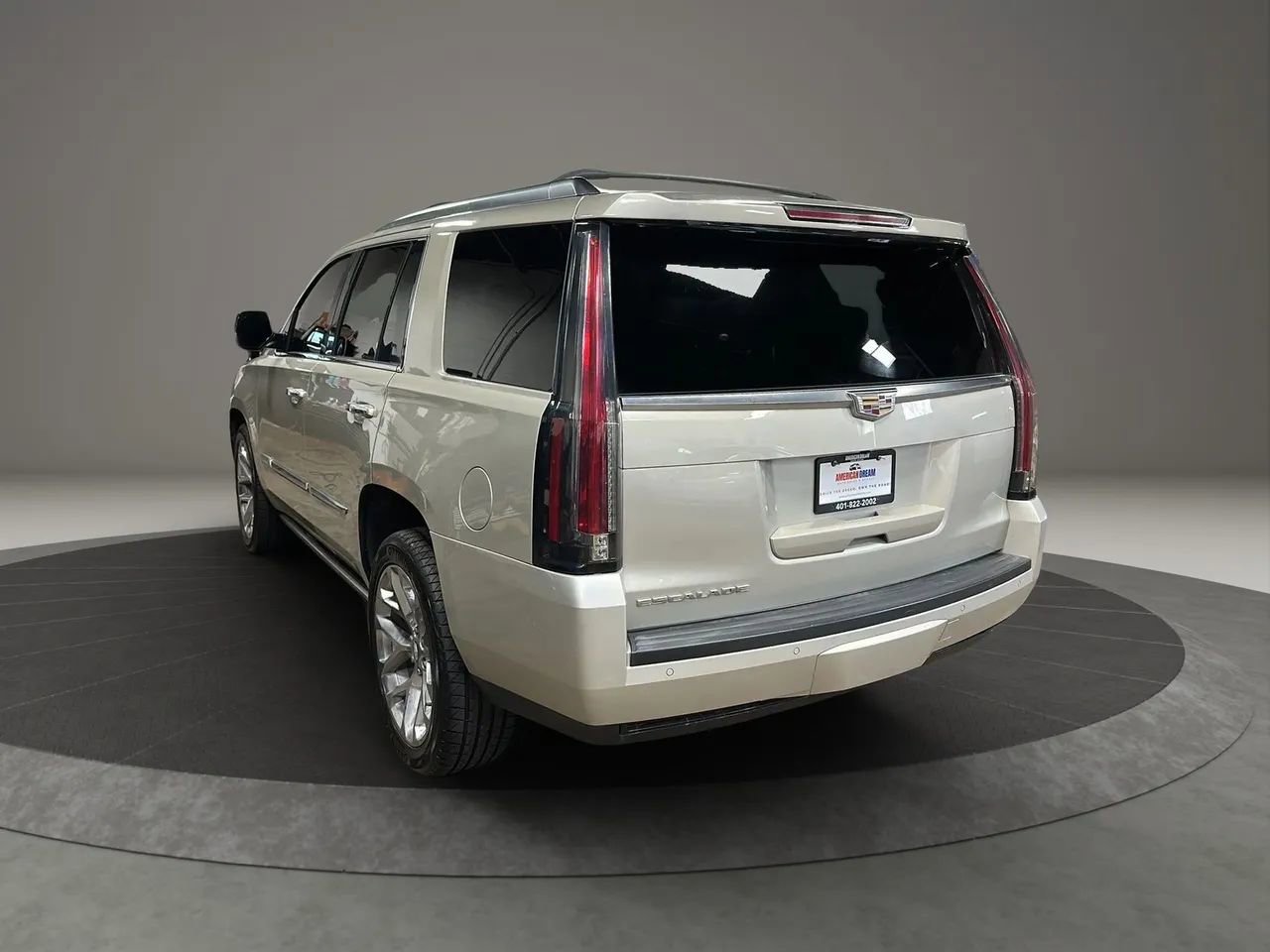 Used 2016 Cadillac Escalade Platinum image 3