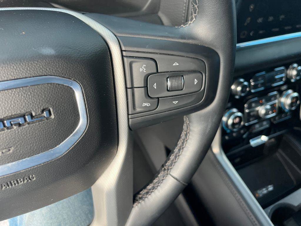 Used 2023 GMC Yukon Denali image 10