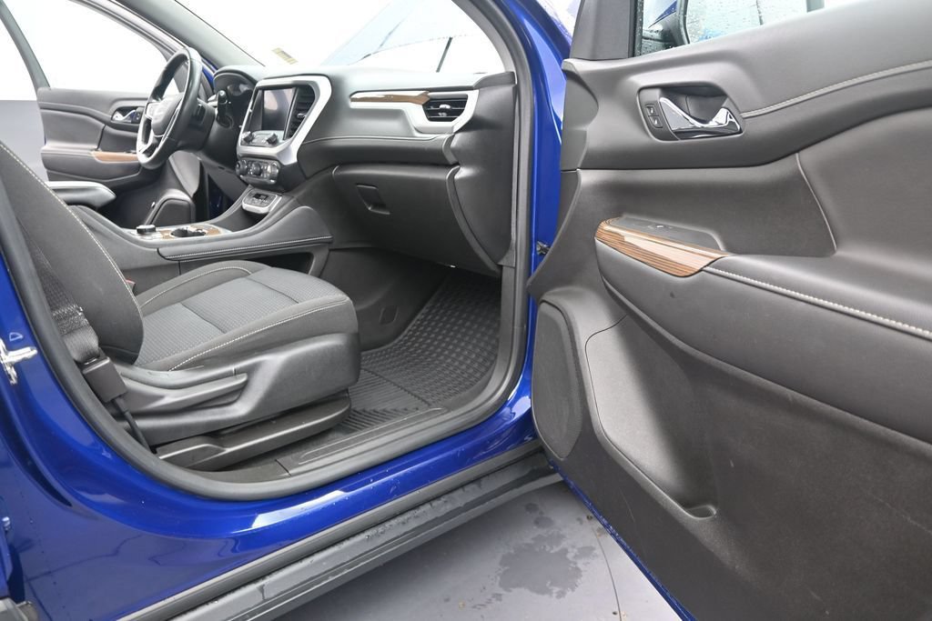 Used 2023 GMC Acadia SLE w/ Driver Convenience Package FWD image 16