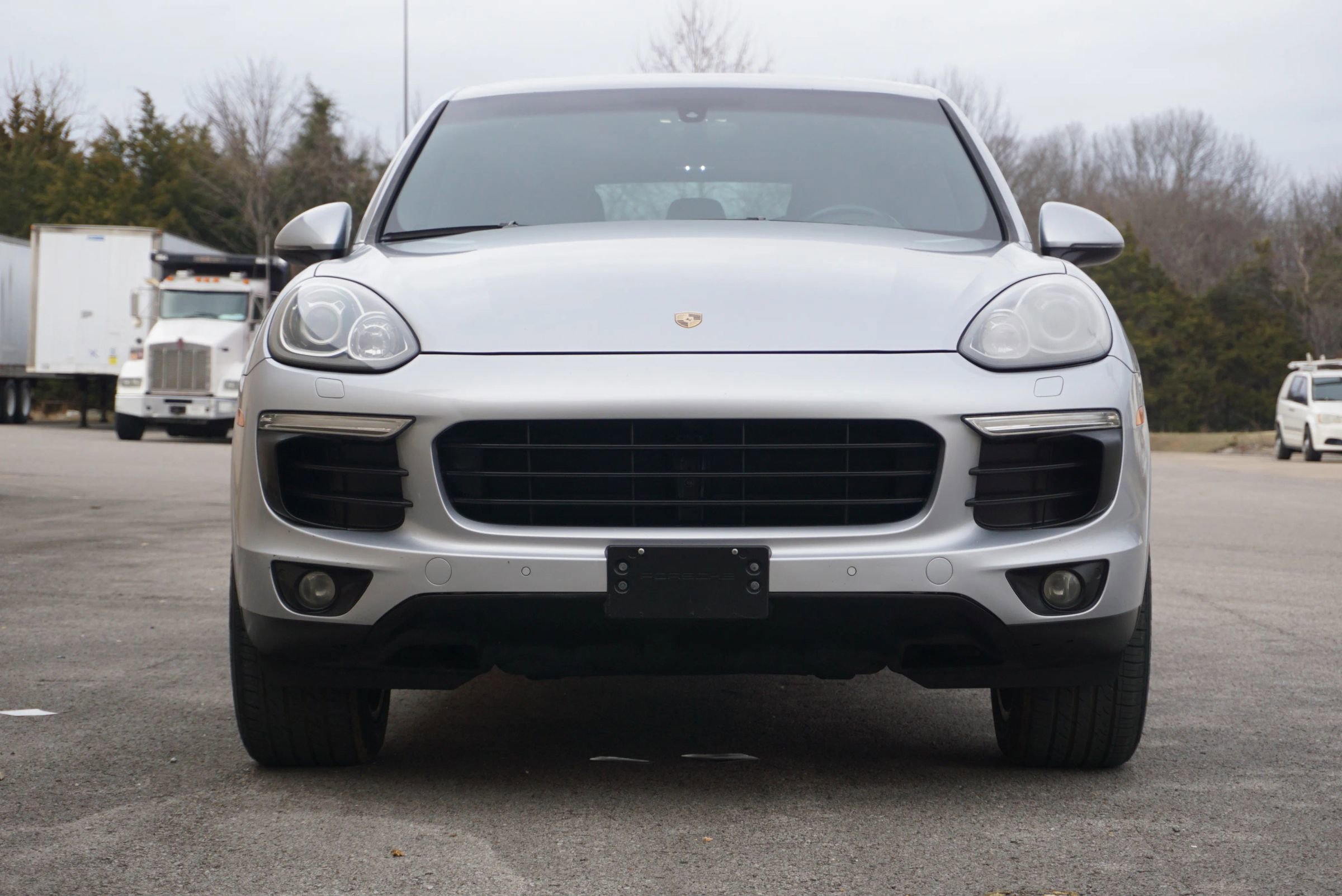 Used 2017 Porsche Cayenne Platinum Edition AWD/4WD image 2