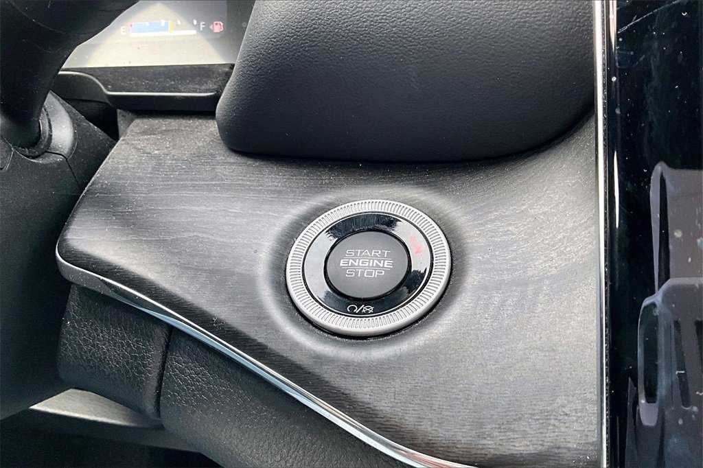 Used 2023 Jeep Grand Cherokee Overland w/ MOPAR Finishing Package image 21