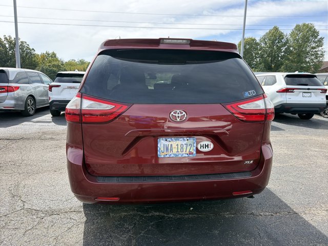 Used 2018 Toyota Sienna XLE Premium FWD image 9