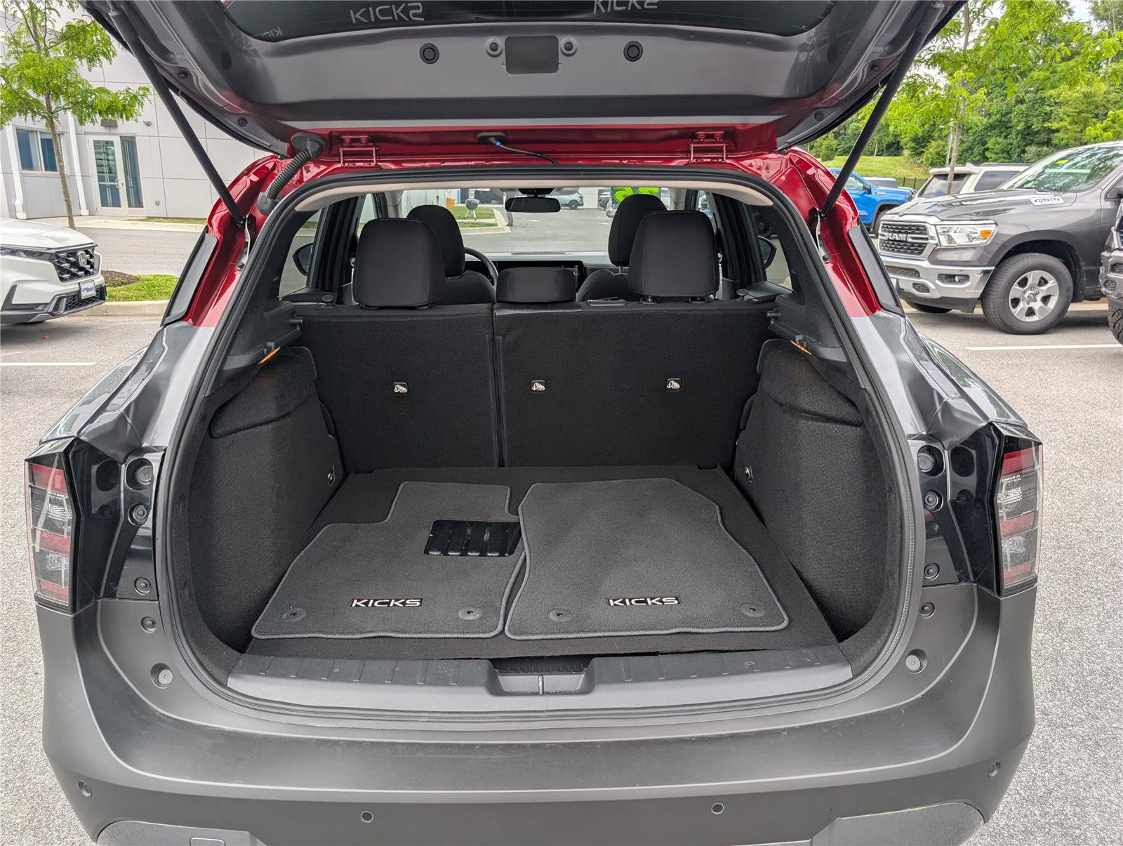 Used 2025 Nissan Kicks SV w/ SV Premium Package AWD/4WD image 13