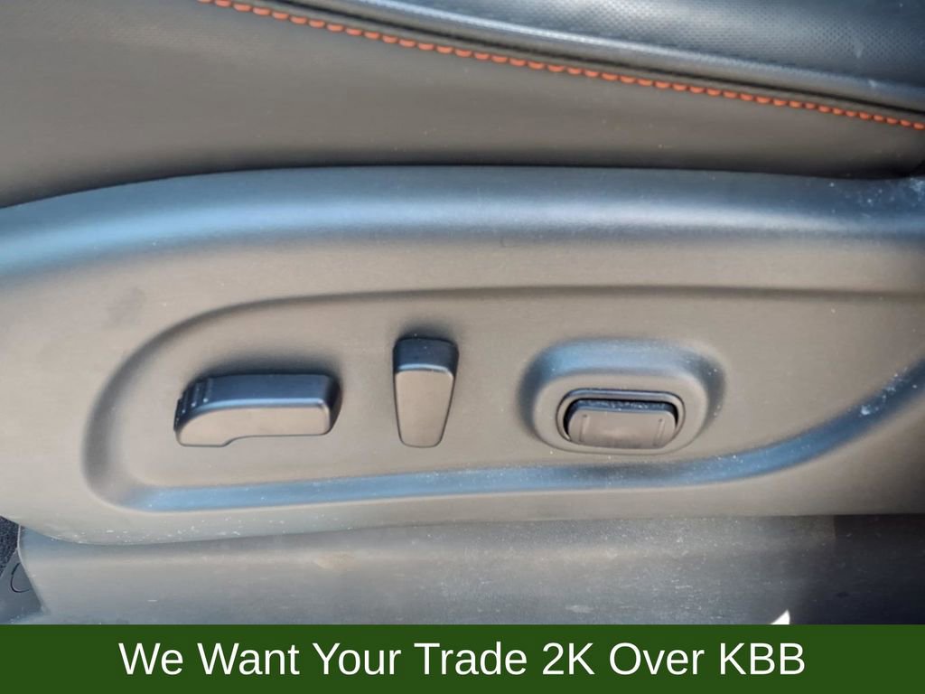 Used 2023 Nissan Titan PRO-4X w/ Pro-4x Utility Package AWD/4WD image 9
