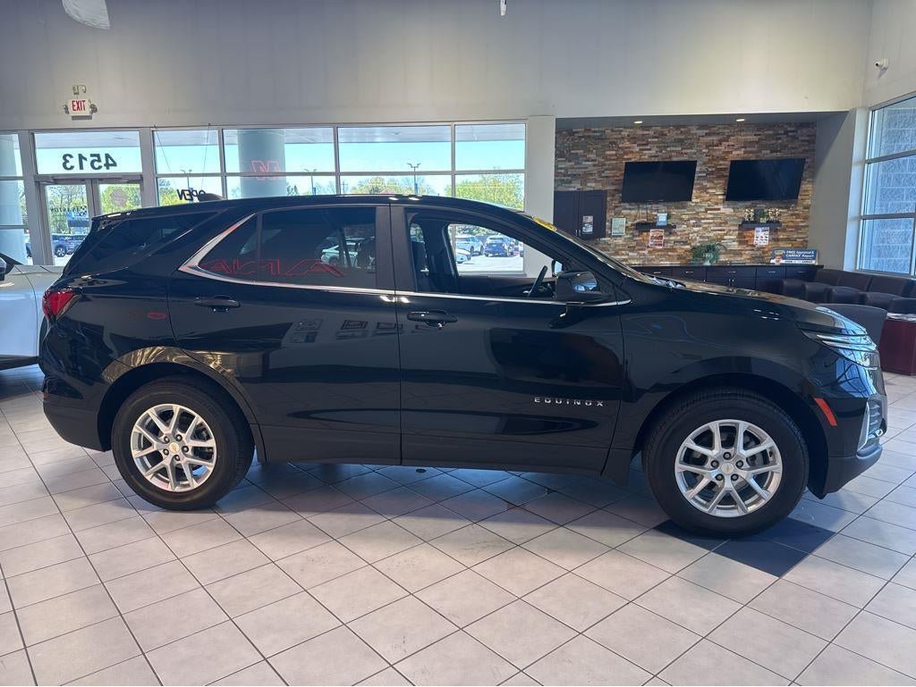 Used 2023 Chevrolet Equinox LT AWD/4WD image 16