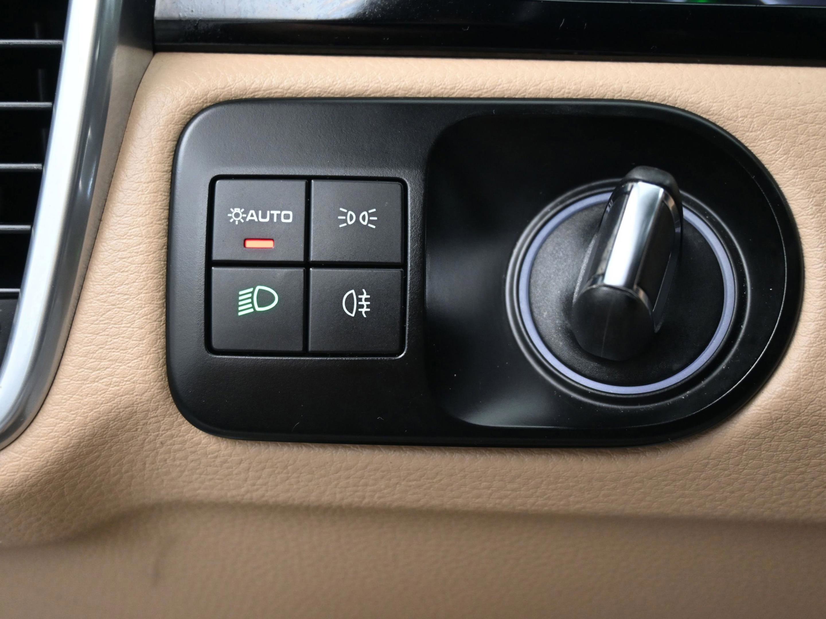 Used 2022 Porsche Cayenne image 48