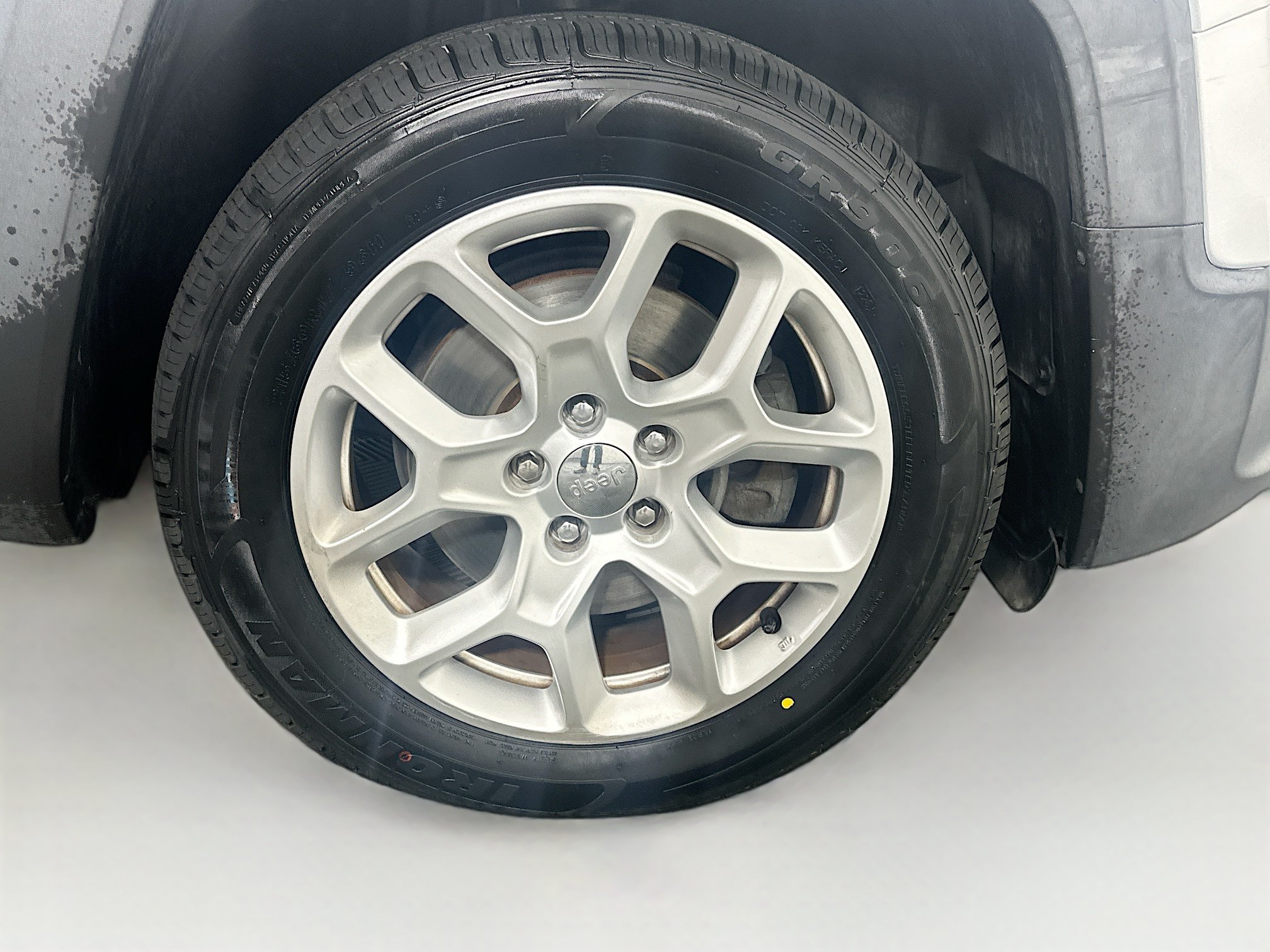 Used 2016 Jeep Renegade Latitude FWD image 11