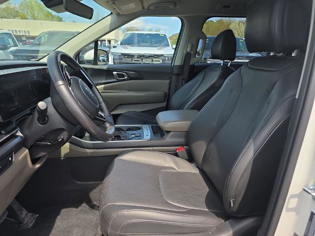 Used 2025 Kia Carnival FWD image 22