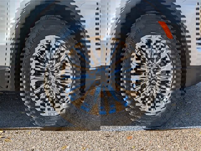 Used 2024 Cadillac XT4 Premium Luxury image 10