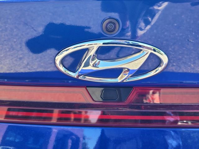 Used 2022 Hyundai Elantra Limited w/ Preferred Accessory Package FWD image 7