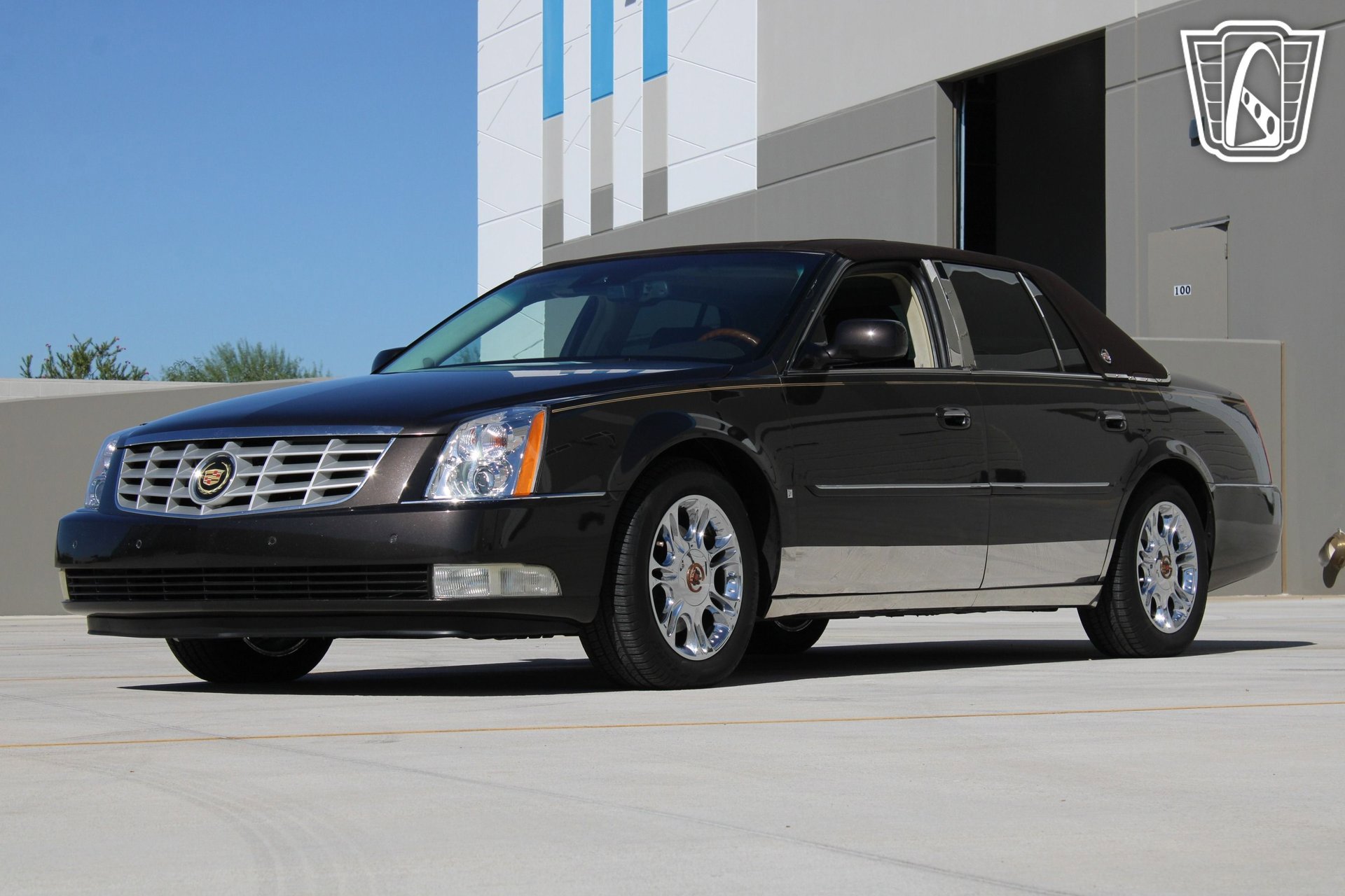Used 2008 Cadillac DTS Performance w/ Platinum Edition image 5