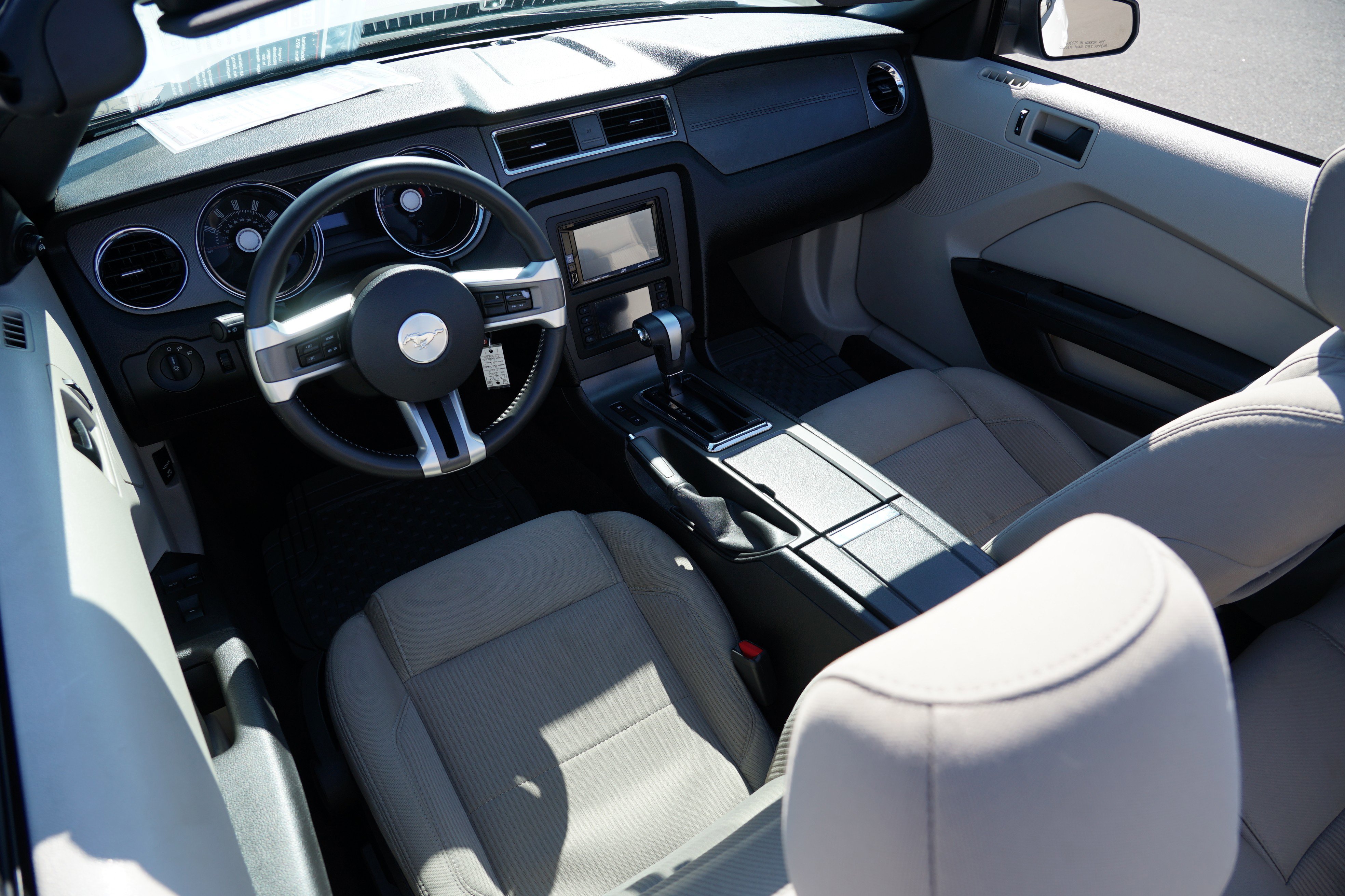 Used 2010 Ford Mustang Convertible image 24