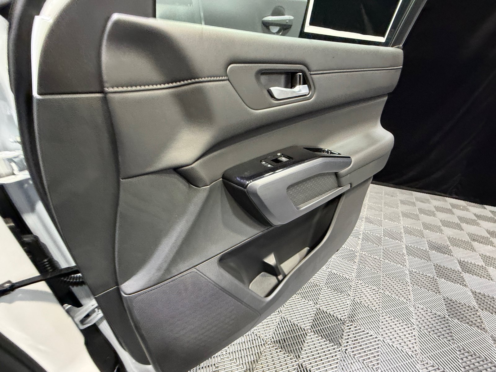 New 2026 Nissan Pathfinder SL AWD/4WD image 16