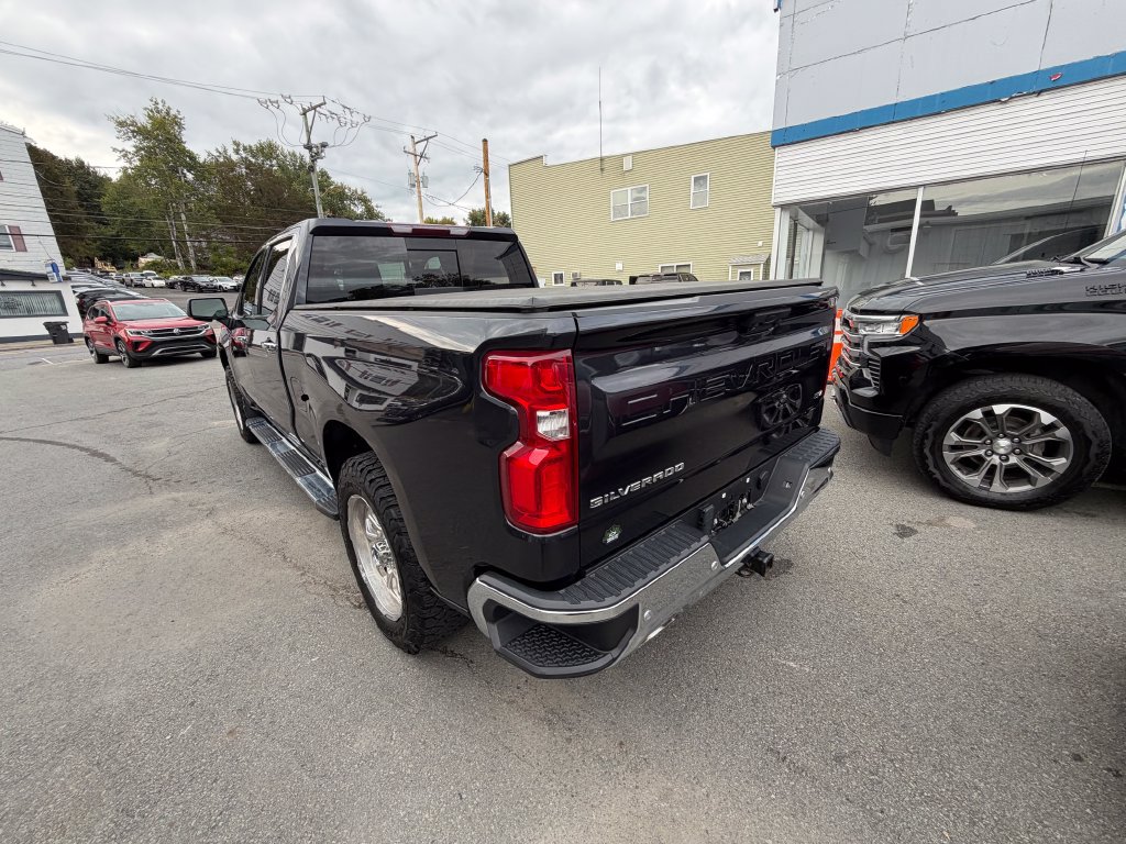 Used 2023 Chevrolet Silverado 1500 LTZ AWD/4WD image 3