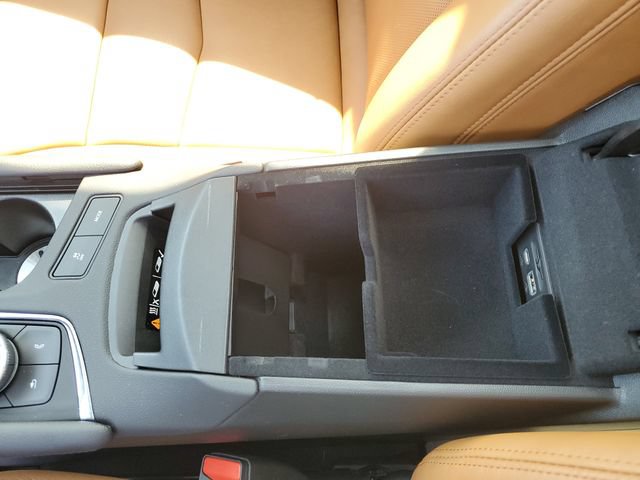 Certified 2023 Cadillac XT5 Premium Luxury w/ LPO, Floor Liner Package AWD/4WD image 18