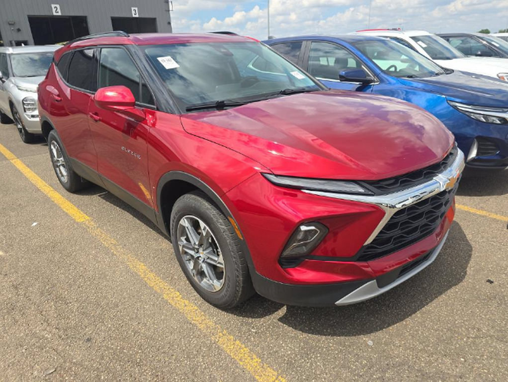 Used 2024 Chevrolet Blazer LT w/ Convenience Package FWD image 3