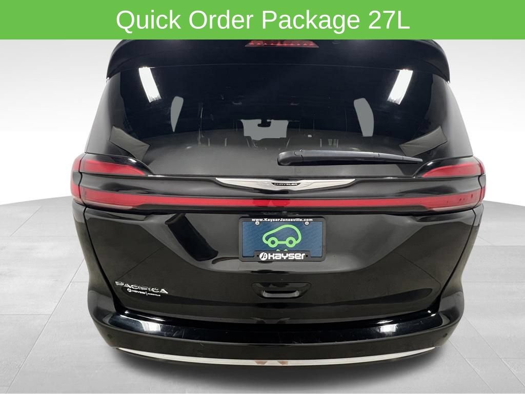 Used 2025 Chrysler Pacifica Select FWD image 4