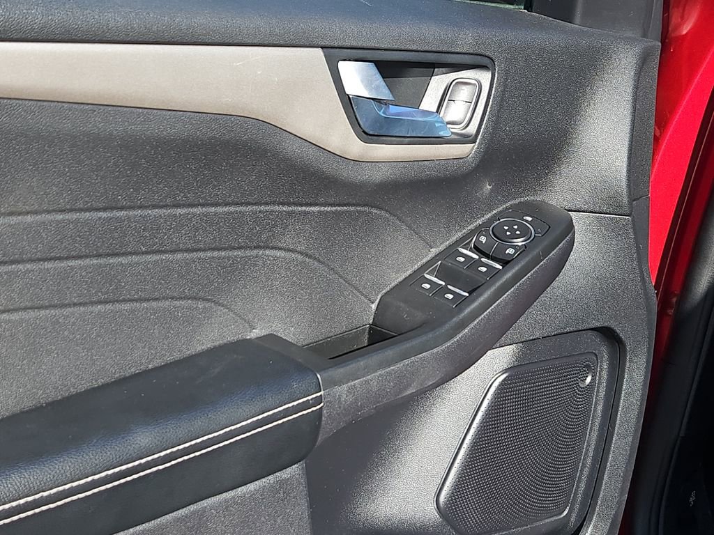 Used 2022 Ford Escape SEL image 18