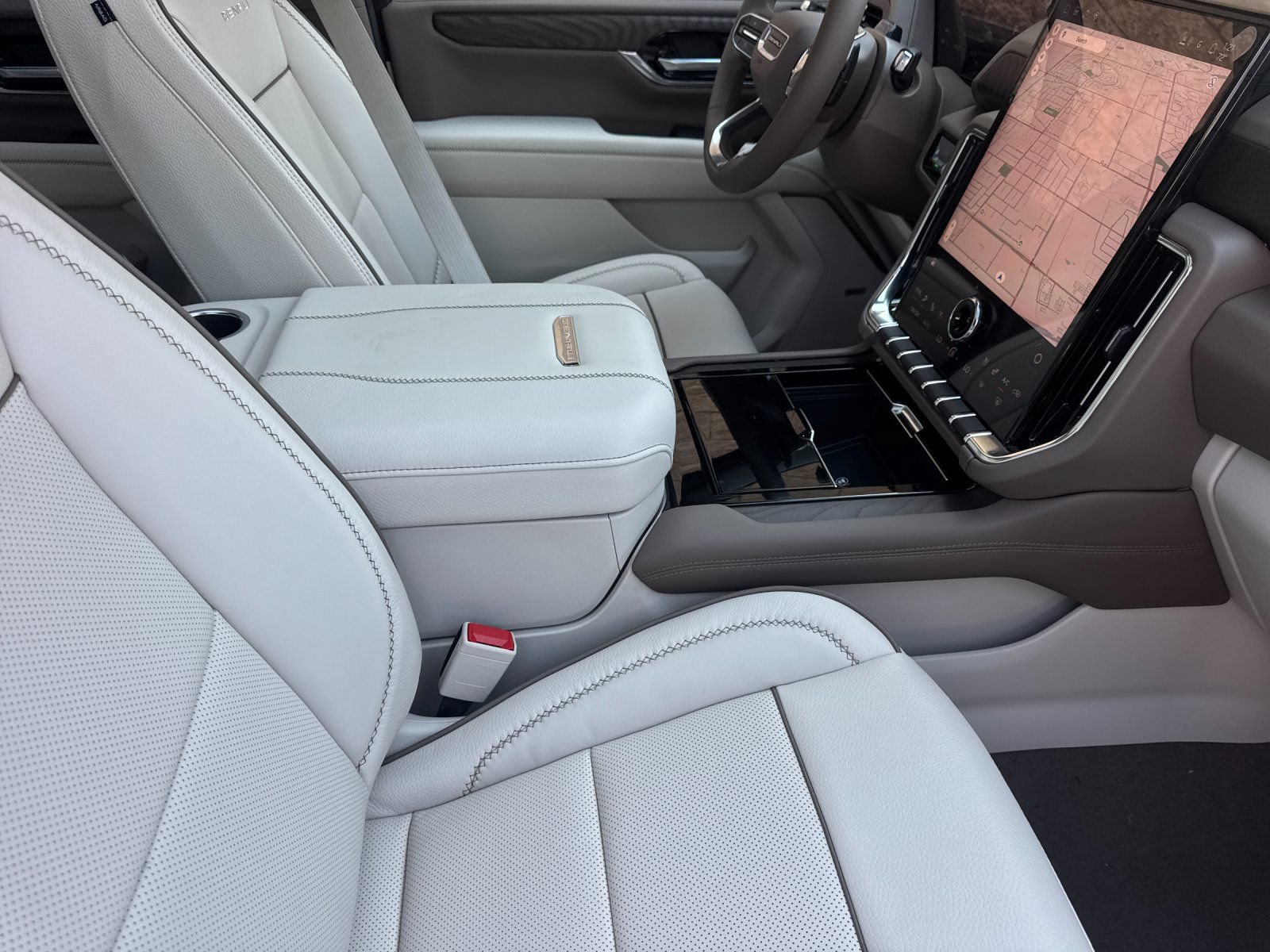 New 2026 GMC Yukon Denali w/ Denali Reserve Package AWD/4WD image 18