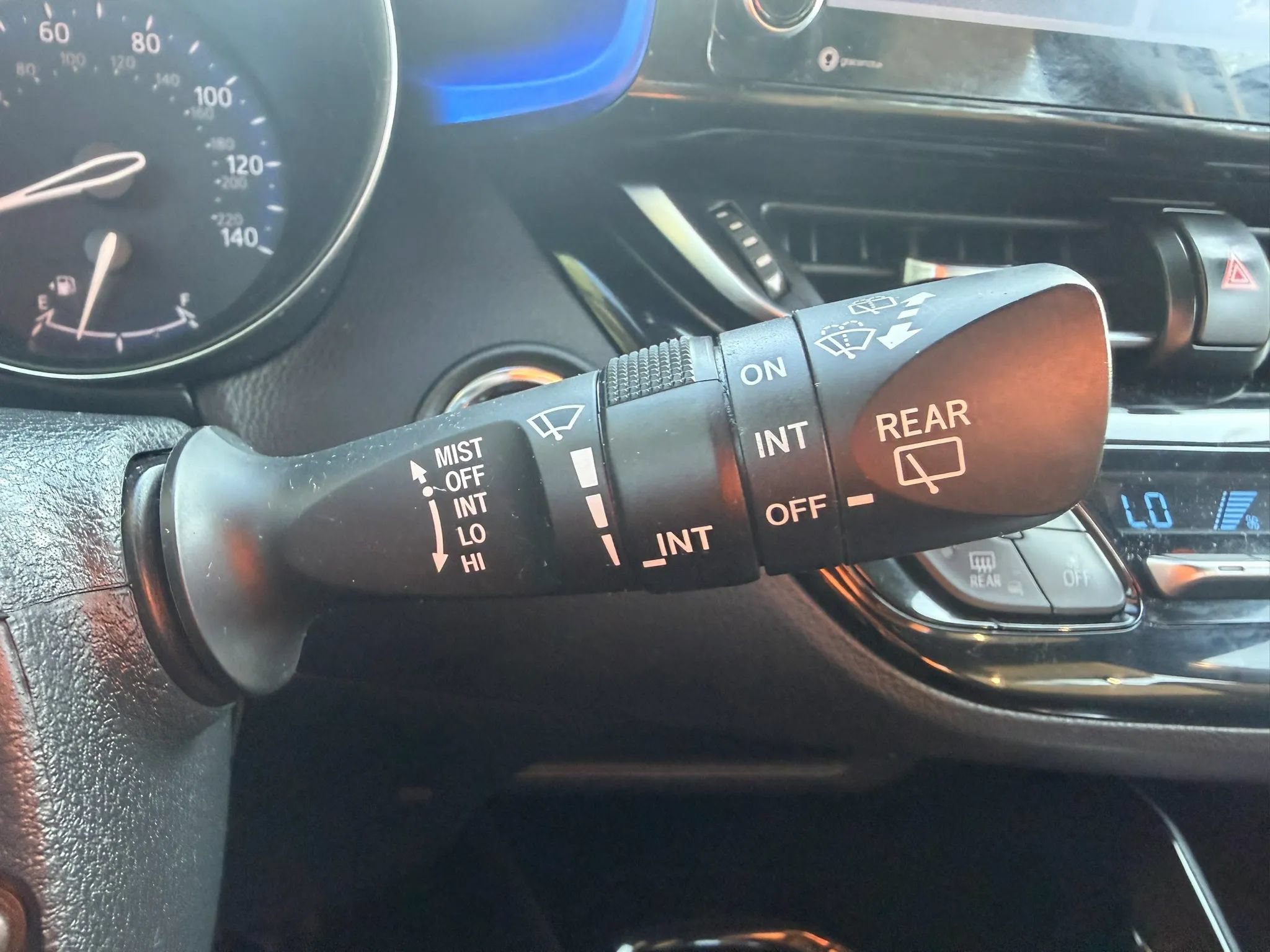 Used 2022 Toyota C-HR XLE FWD image 15