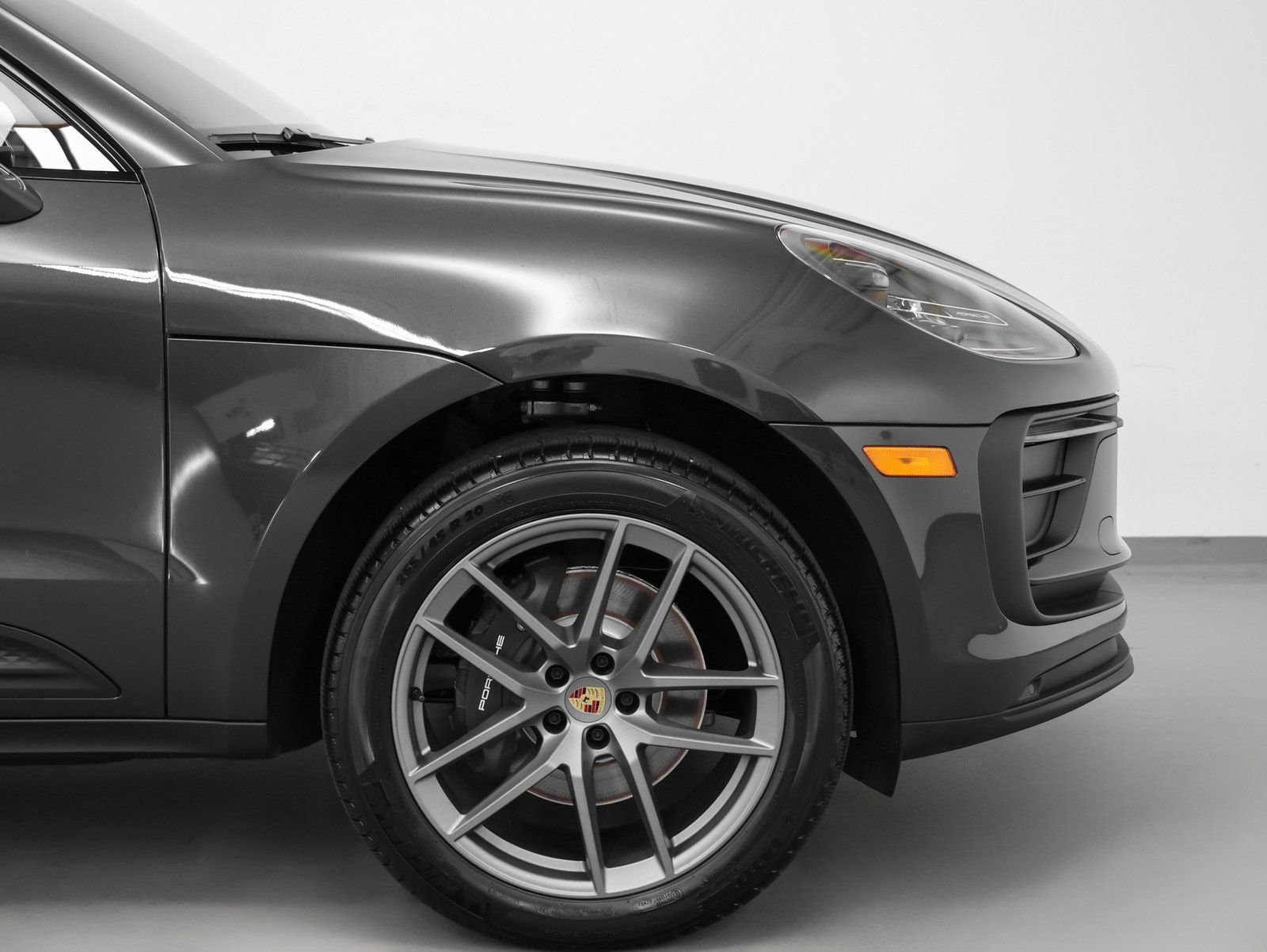 Certified 2025 Porsche Macan image 13