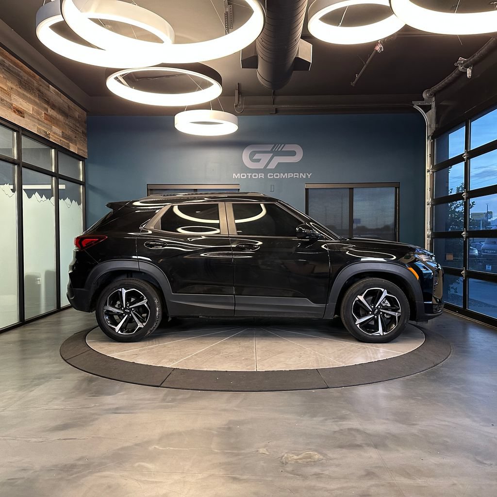 Used 2021 Chevrolet TrailBlazer RS w/ Sun and Liftgate Package FWD image 2