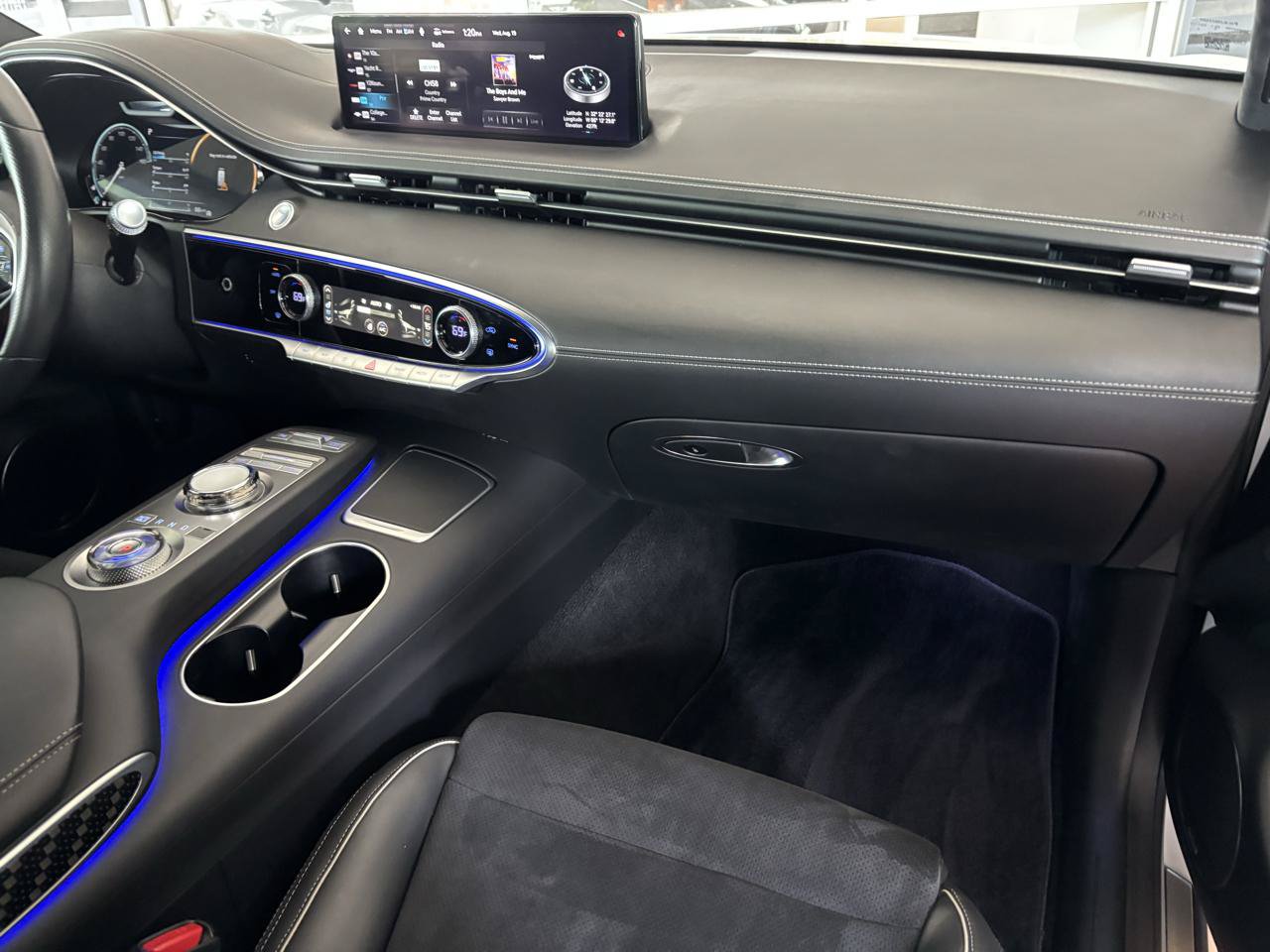 Used 2022 Genesis GV70 3.5T Sport w/ Sport Prestige Package AWD/4WD image 25