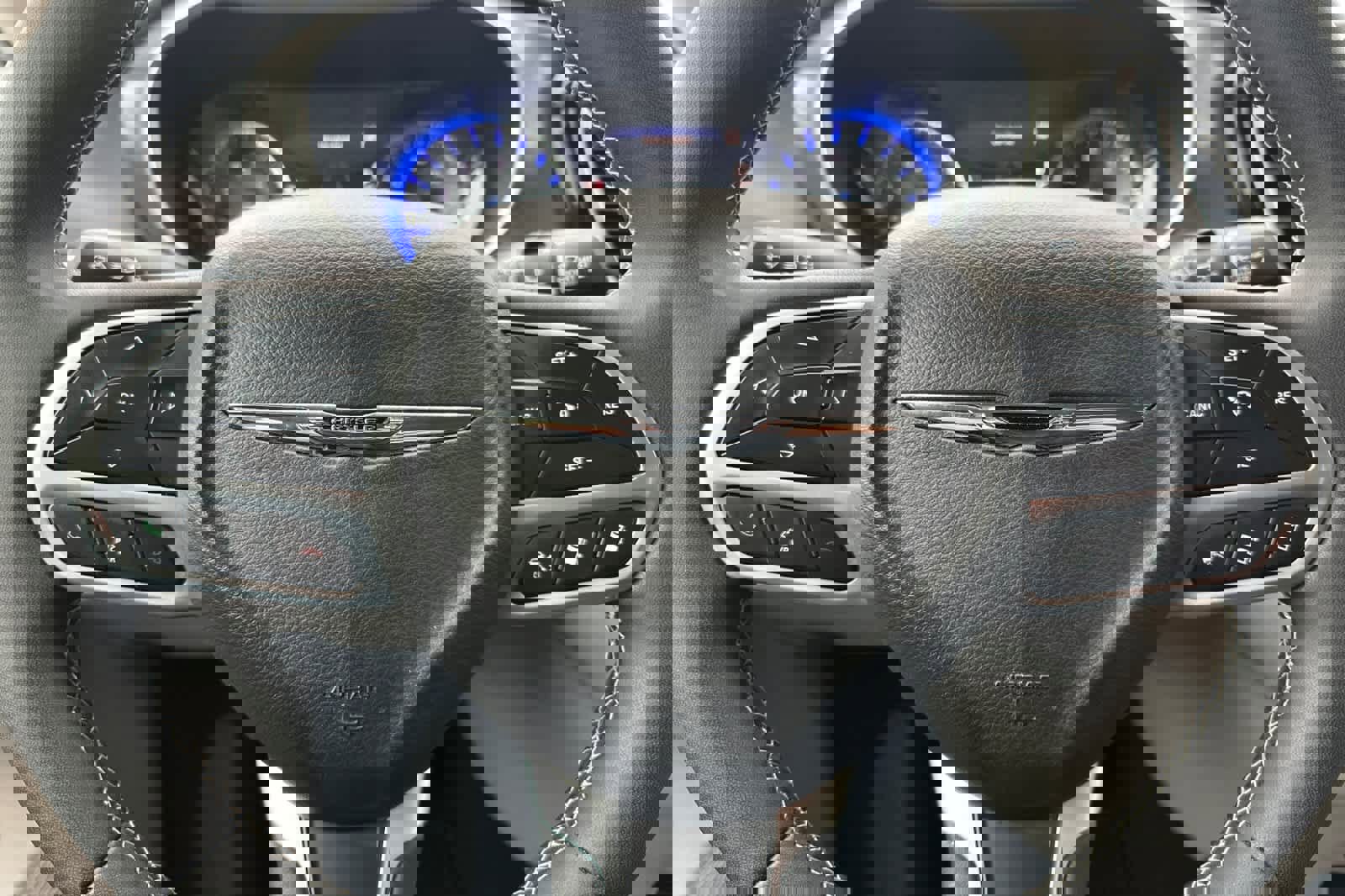 Used 2024 Chrysler Pacifica Touring-L image 24