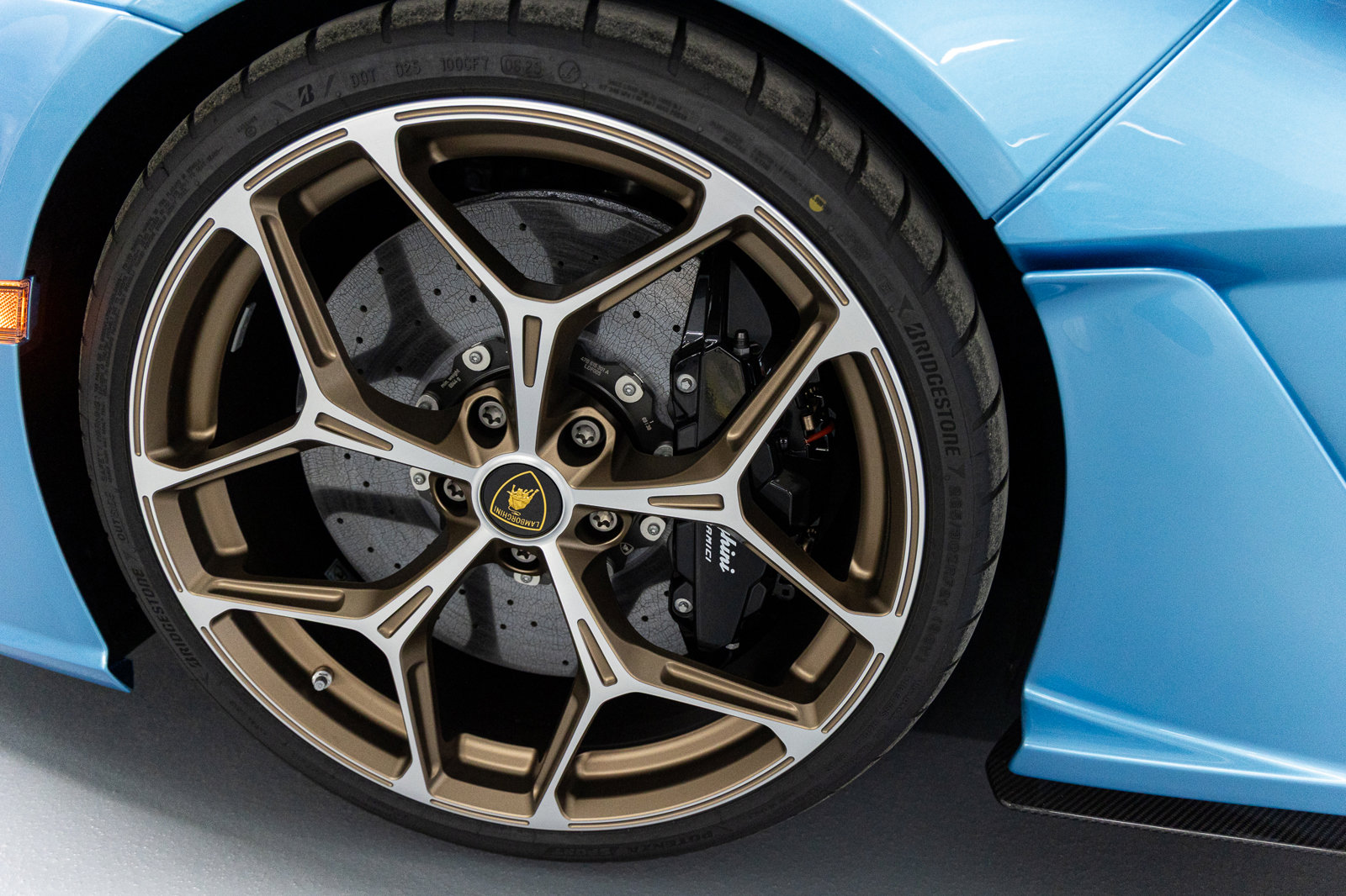 Used 2025 Lamborghini Revuelto image 25