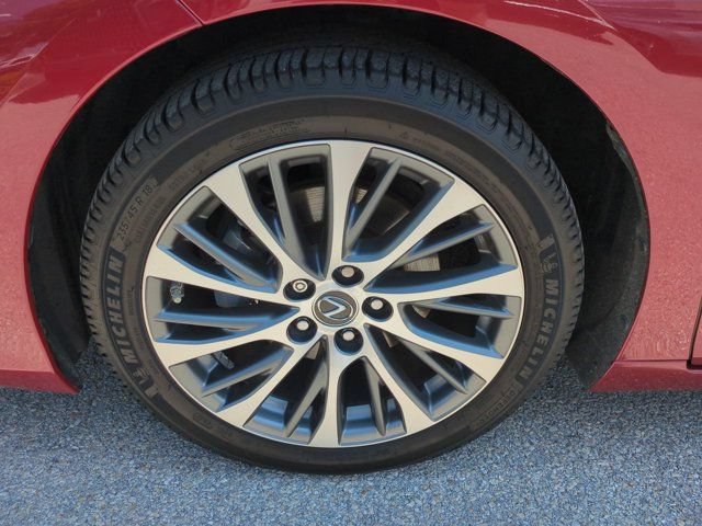 Used 2019 Lexus ES 300h w/ Premium Package FWD image 11
