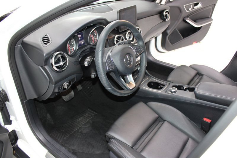 Used 2019 Mercedes-Benz GLA 250 4MATIC w/ Premium Package image 6