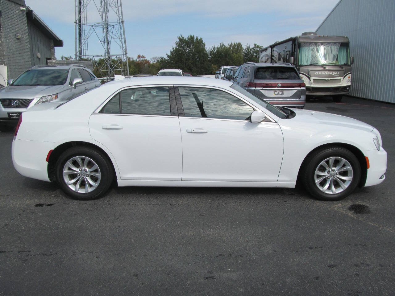 Used 2019 Chrysler 300 Touring RWD image 6