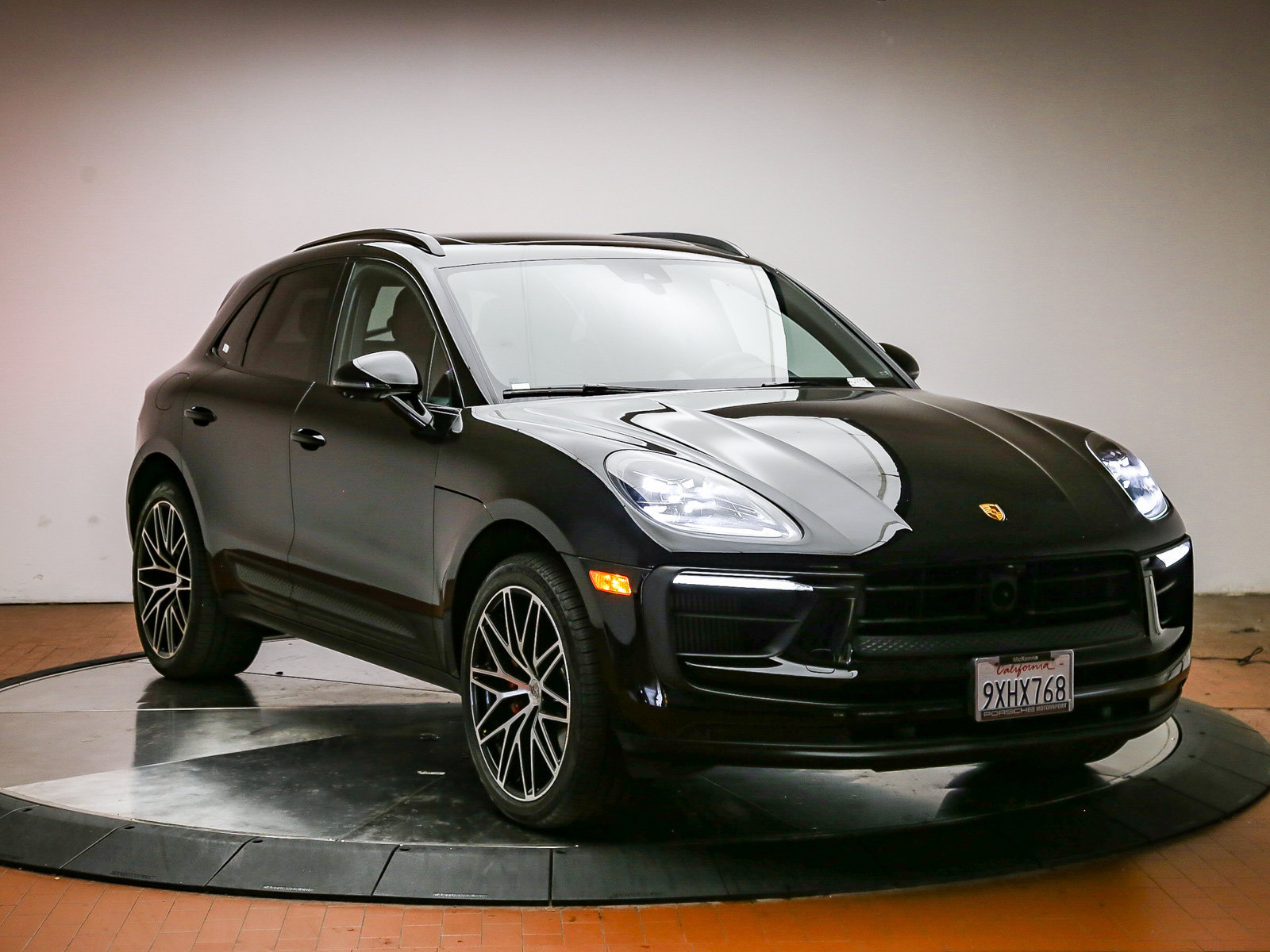 Certified 2026 Porsche Macan S AWD/4WD image 4