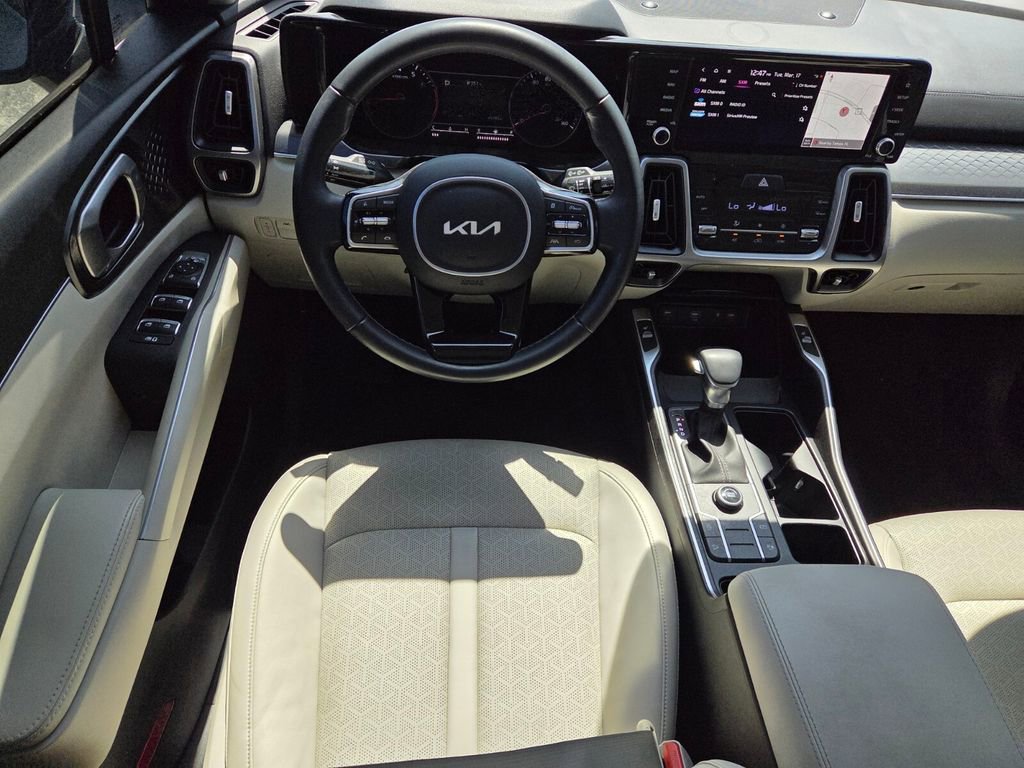 Used 2023 Kia Sorento S w/ Panoramic Sunroof Package image 10