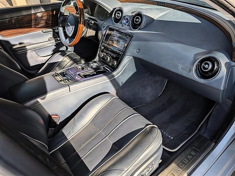 Used 2012 Jaguar XJ L RWD image 4