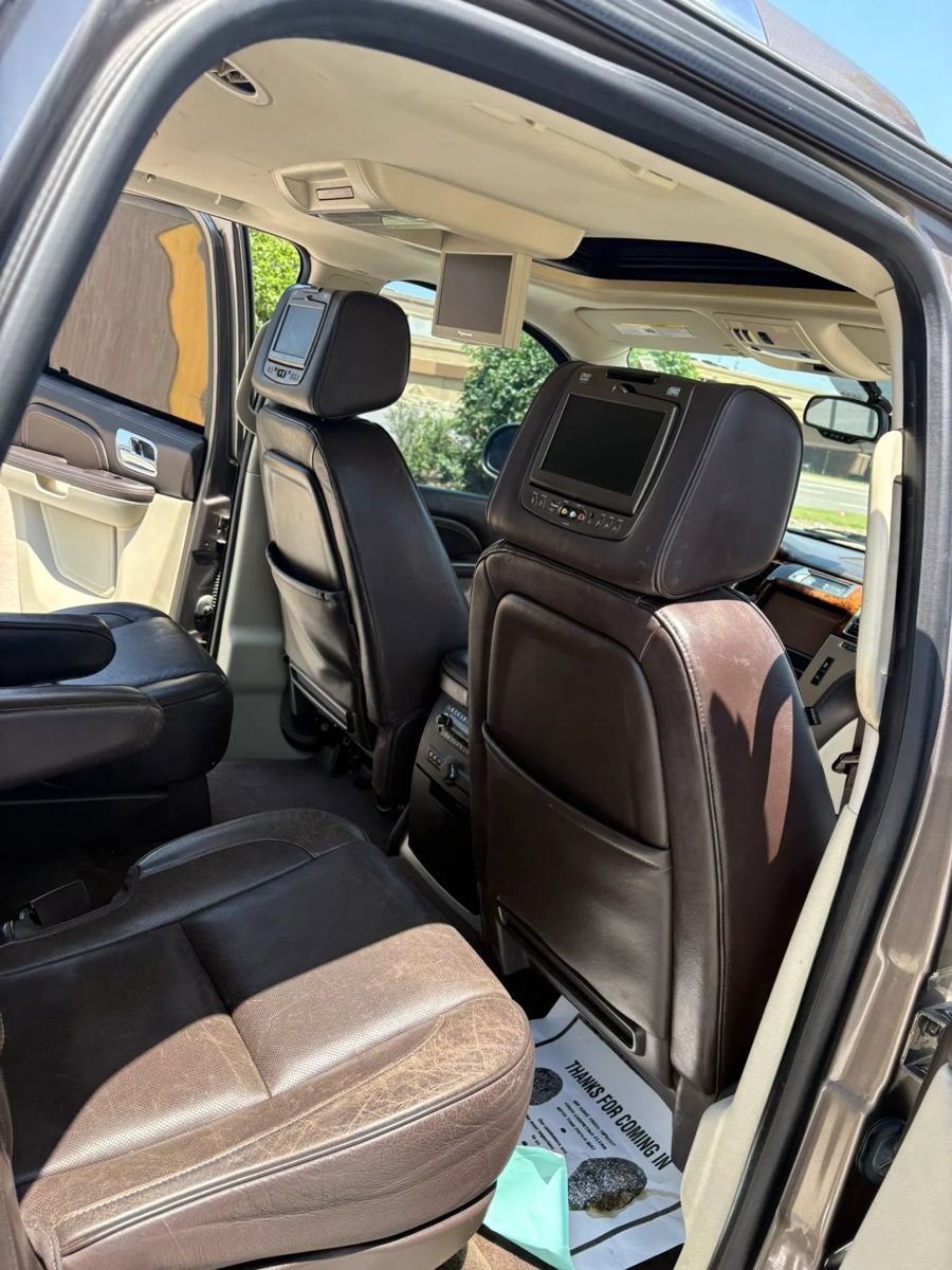 Used 2014 Cadillac Escalade Platinum RWD image 11