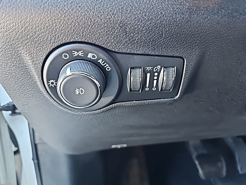 Used 2025 Jeep Compass Limited image 14