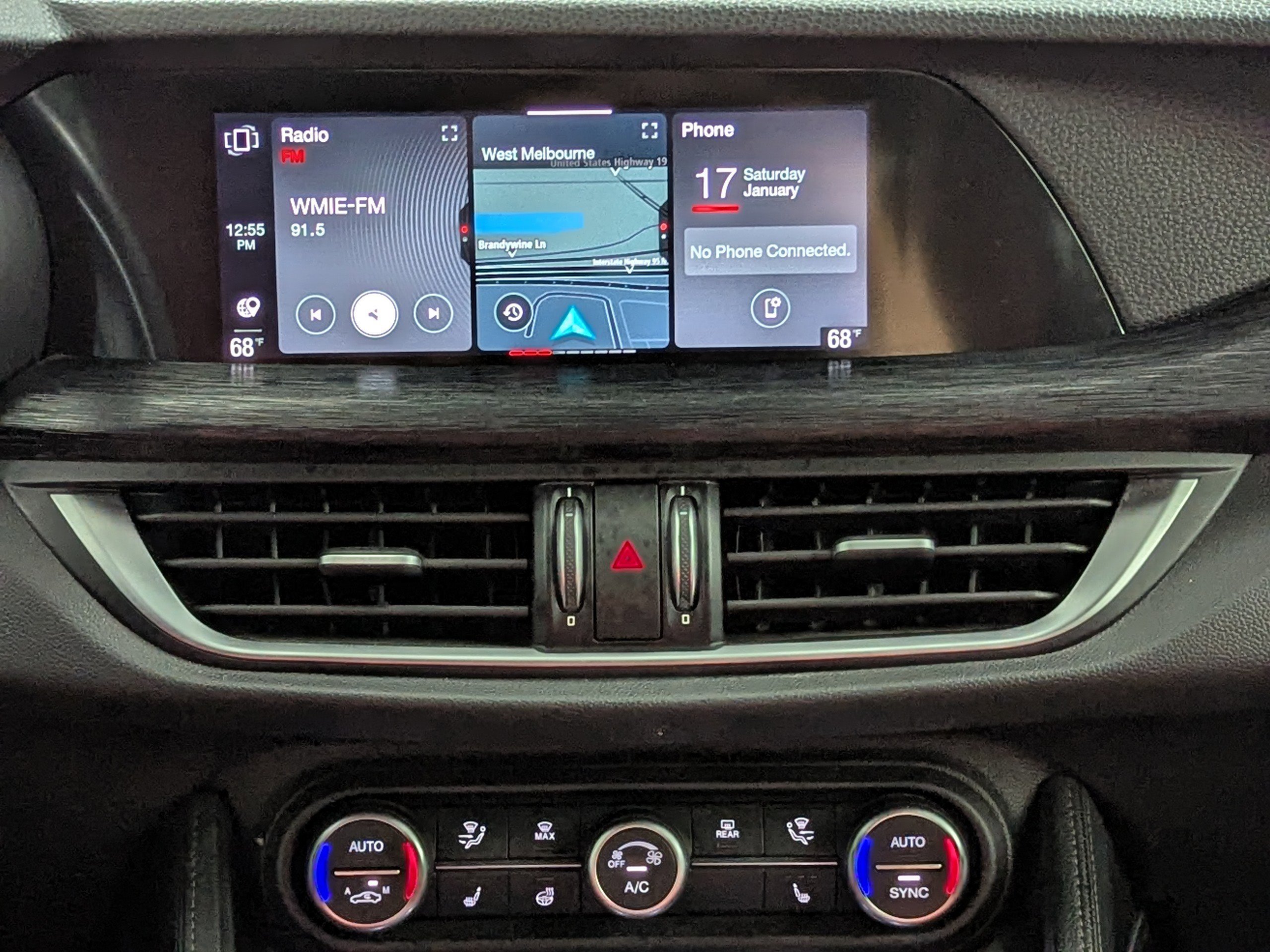 Used 2023 Alfa Romeo Stelvio Sprint image 18