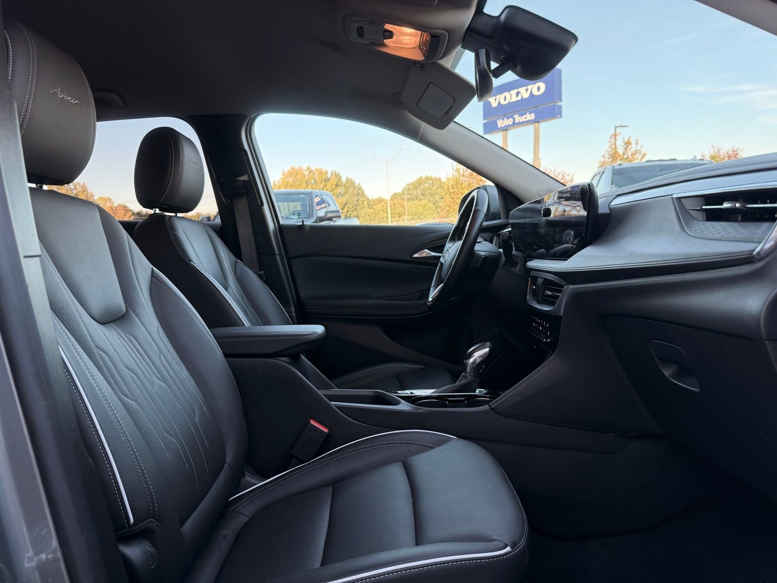 Used 2024 Buick Encore GX Avenir image 21