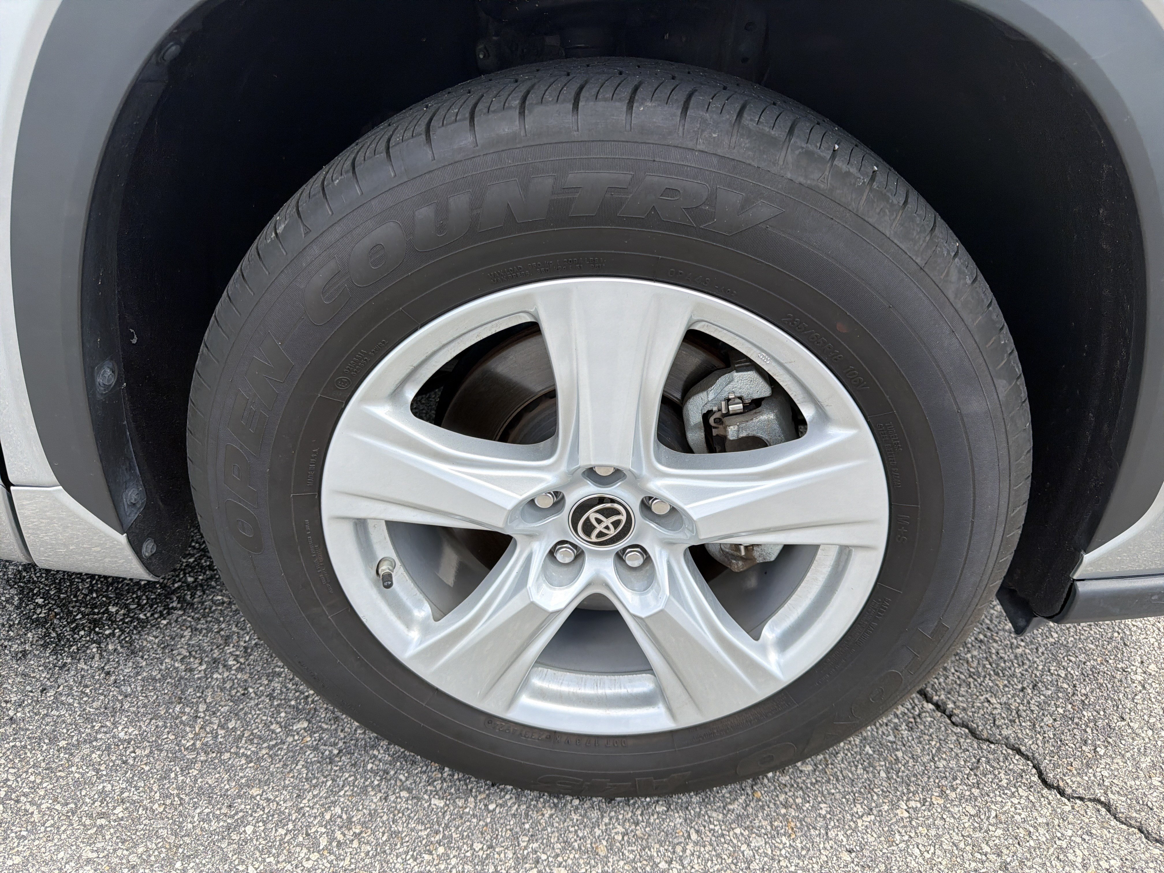 Certified 2025 Toyota Highlander LE FWD image 21