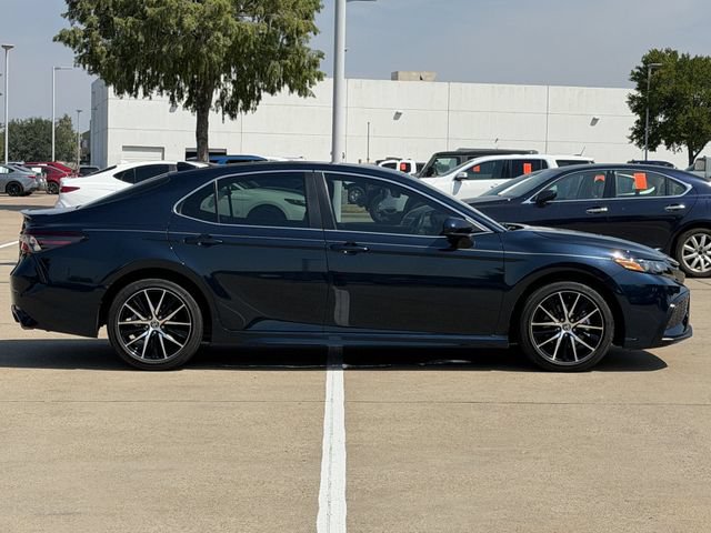 Used 2021 Toyota Camry SE FWD image 3