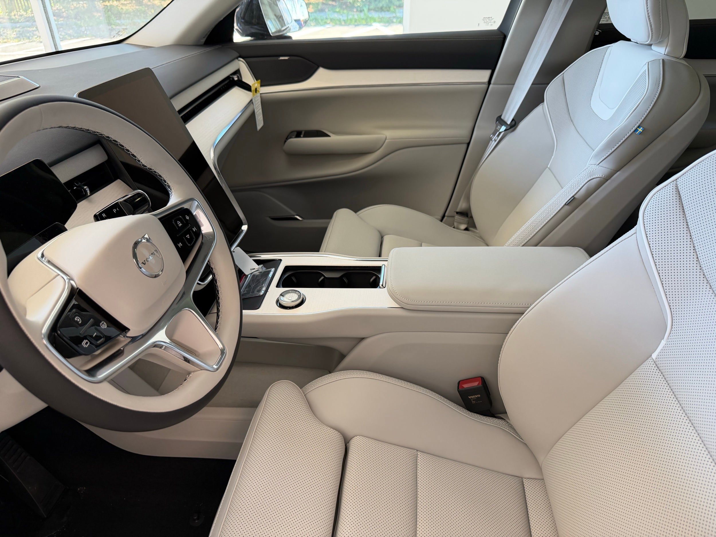 New 2026 Volvo EX90 Plus AWD/4WD image 12