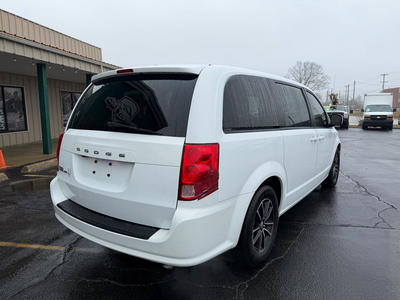 Used 2019 Dodge Grand Caravan SXT w/ Driver Convenience Group FWD image 3