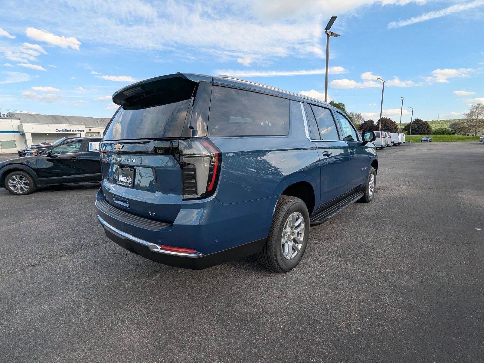 New 2026 Chevrolet Suburban LT w/ Comfort Package AWD/4WD image 11