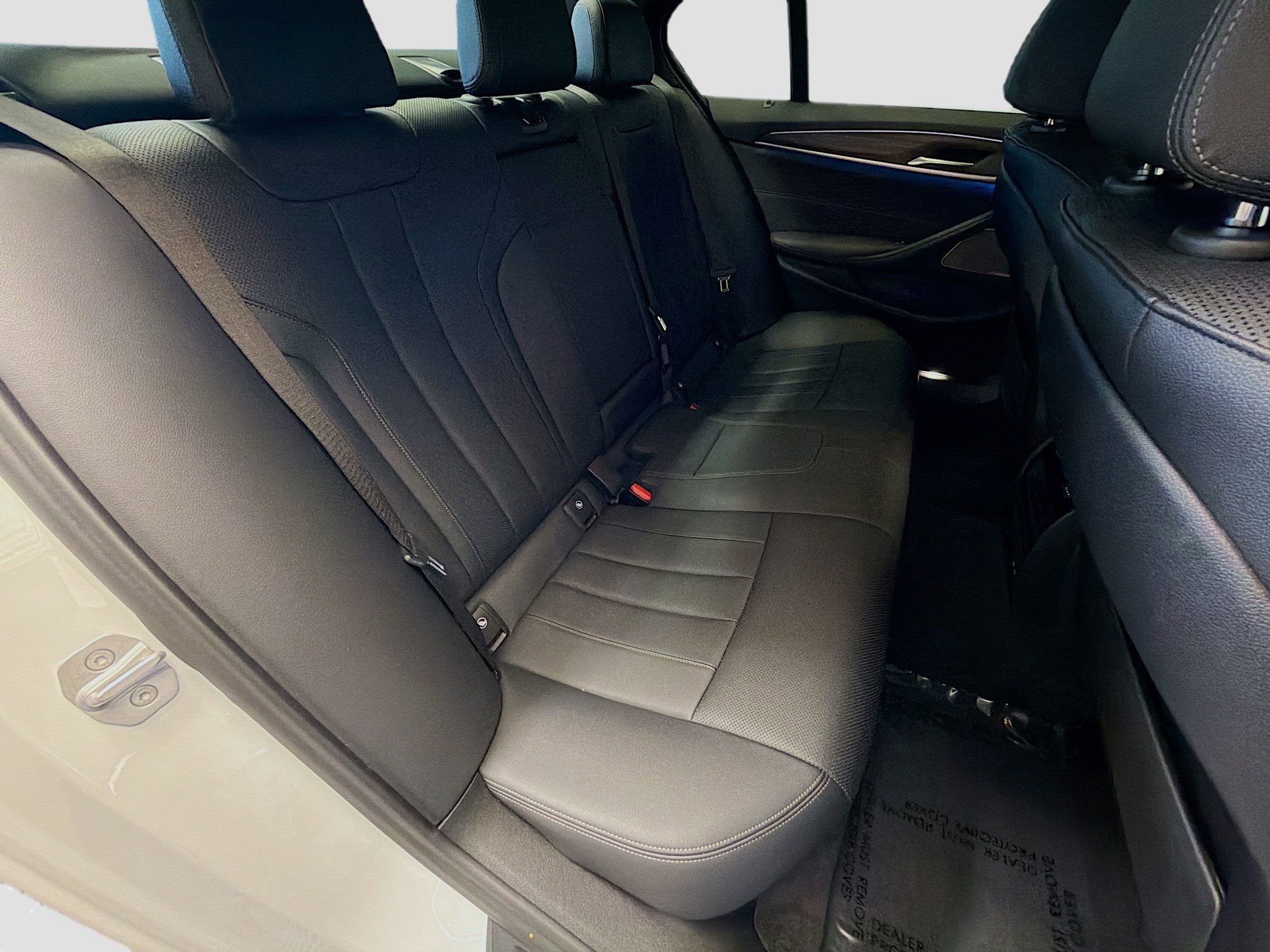 Used 2021 BMW 530e w/ Premium Package image 14